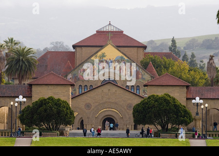 Dramatische Eingang zum Campus der Stanford University Main Quad mit Gedächtniskirche Fresko Stanford Kalifornien Stockfoto