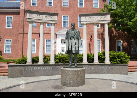 Statue des ehemaligen Richter am Obersten Gerichtshof Thurgood Marshall vor Maryland State House Gebäude in Annapolis Stockfoto