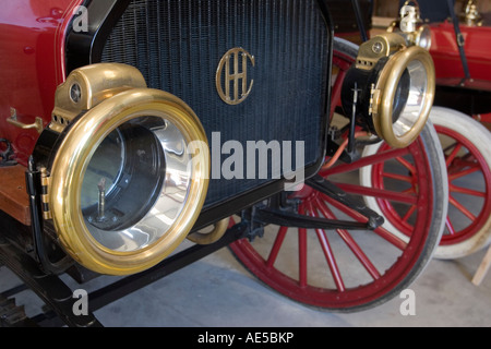 Gasbetriebene Scheinwerfer und Kühlergrill von 1913 International Harveseter Unternehmen IHC Modell MW LKW Stockfoto