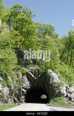 Shenandoah National Park Virginia, Skyline Drive, Mile Marker 32, Mary's Rock Tunnel, VA060524026 Stockfoto