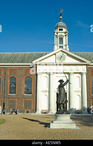 Skulptur des Rentners im vorderen Hof des Royal Hospital Chelsea London England Stockfoto