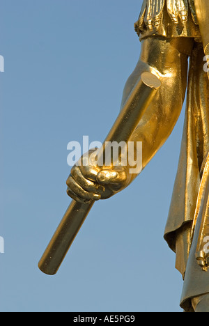 Detail einer geballten Hand Statue von Charles II Royal Hospital Chelsea London England Stockfoto