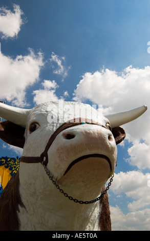 Kuhstatue auf der berühmten Big Texan Steak Ranch, Amarillo, Texas, USA. Stockfoto