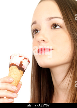 Jugendmädchen Eis essen Model Released Stockfoto