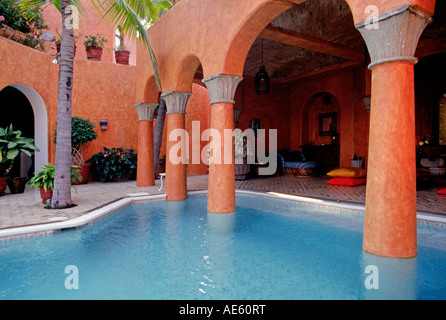 Schwimmbad des spanischen HACIENDA Stil VILLA MANZANILLO Mexiko Stockfoto