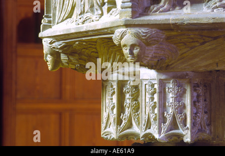 Font Detail innerhalb der Marys saint Kirche happisburgh Norfolk East Anglia England Großbritannien Stockfoto