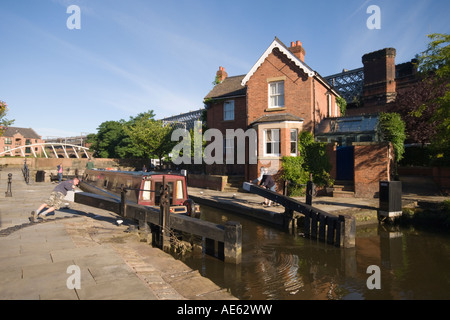 Narrowboat Lock Manchester UK Stockfoto