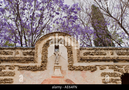 Architektonisches Detail in den Gärten bei Real Alcazar von Sevilla Andalusien Spanien Stockfoto