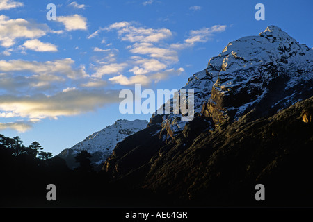 Himalaya-Gipfel Glühen bei Sonnenuntergang in den MAKALU BARUN Nationalpark NEPAL Stockfoto