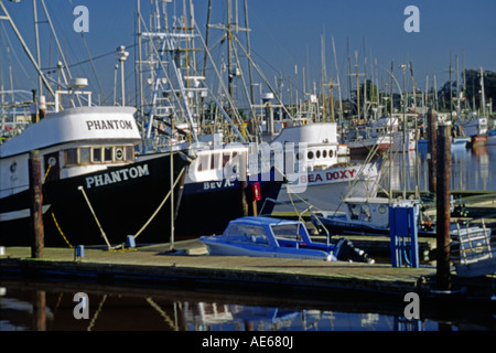 KOMMERZIELLEN Fischerboote sind am Hafen MOSS LANDING Kalifornien angedockt. Stockfoto