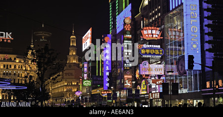 CHINA SHANGHAI Neonröhren an der Nanjing Road Stockfoto
