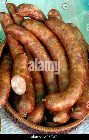 Polnische geräucherte Würstchen auf gesunde und natürliche Regionalprodukte Festival in Polen Stockfoto