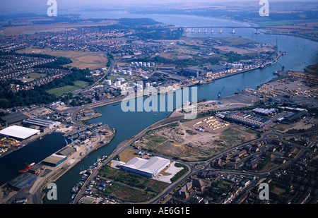 West Bank-Terminal und Cliff Quay nassen docken an den linken River Orwell bei Flut Orwell Straßenbrücke in der Ferne Stockfoto