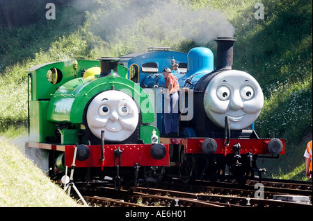 Thomas die kleine Lokomotive und Percy an der Blue Bell Bahnhof Horsted Keynes East sussex Stockfoto