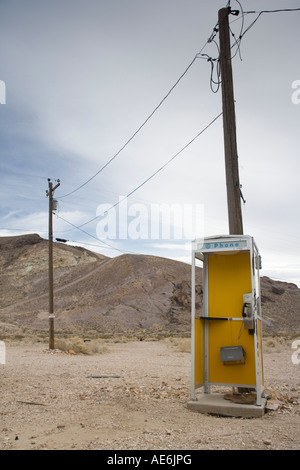 Verlassene Telefonzelle in Nevada Geisterstadt Rhyolite Stockfoto