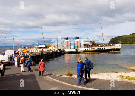 Paddel-Dampfer Waverley in Lochranza Pier auf der Isle of Arran, Schottland. Stockfoto