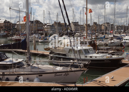 St. Saint Vass La Hougue Normandie Frankreich Yacht Marina und Hafen Stockfoto