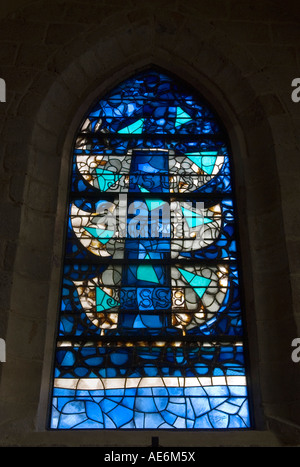 George Braque Französisch kubist Künstler Glasfenster von ihm entworfen Kirche St. Valery in Varengeville sur mer Normandie Frankreich HOMER SYKES Stockfoto