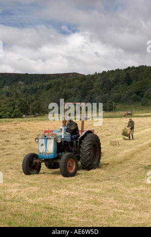 Ernte und Pressen auf schottischen Bauernhof in Deeside Cairngorms National Park, Grampians, Schottland, Großbritannien Stockfoto