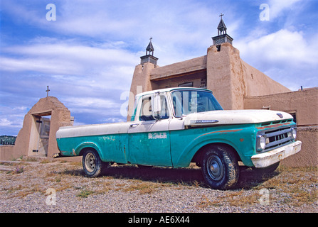 "^ 1962 Ford ^ F100 ^ Pickup-Truck,"Mission Las Trampas, "New Mexico", USA" Stockfoto