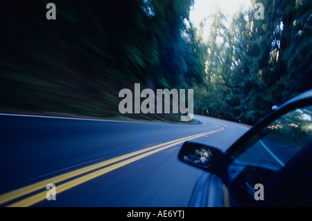 Highway 199 geschwungene durch Jedediah Smith Redwoods Redwoods National Park Nord-Kalifornien in der Nähe von Crescent City, Kalifornien USA Stockfoto