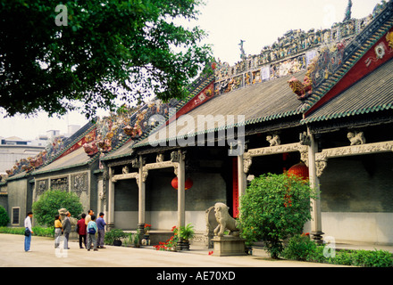 Chen-Clan-Akademie Multi Hof Ahnenhalle beherbergt das Guangdong Folk Art Museum in Guangzhou, China Stockfoto