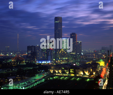 Southbank Melbourne mit Eureka Tower Centre und Federation Square im Vordergrund Victoria Australien Stockfoto