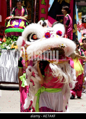 Chinesische nationalistische Hong Kong Wiedervereinigung mit China Parade, Dragon Custome. Stockfoto