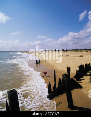 Breiten Sandstrand von niedrigen Dünen unterstützt das hübsche Dorf Walberswick ist nur 100 Yards hinter den Dünen Stockfoto