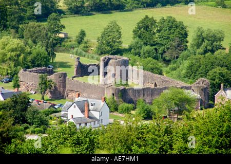 Skenfrith Schloss im Zentrum des Dorfes am Ufer des Flusses Monnow Monmouthshire South East Wales UK Stockfoto