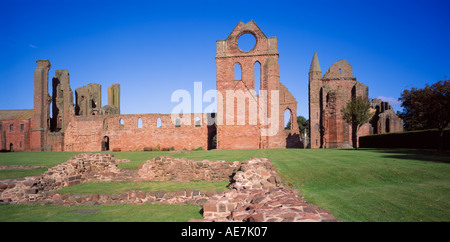 Arbroath Abbey, Angus, Schottland, Großbritannien. Die südlichen Querschiff und das Runde O Fenster Stockfoto