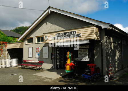 Conwy Valley Shop Eisenbahnmuseum am Bahnhof von Betws-y-Coed Gwynedd Snowdonia Nord-Wales Stockfoto