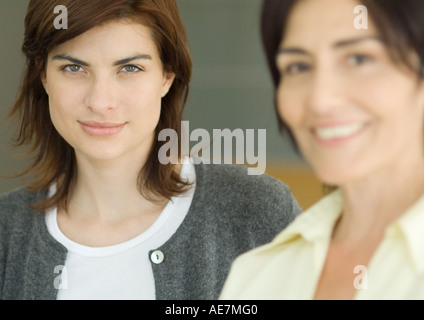 Frau, Porträt, Reife Frau im Vordergrund Stockfoto