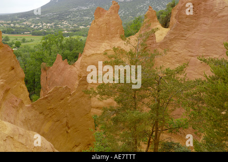 Felsen in Ocre Grube Colorado Provencal, Rustrel, Provence, Frankreich Stockfoto