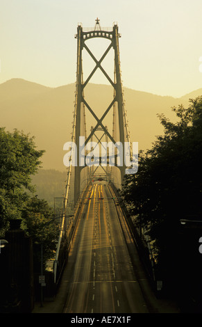 Lions Gate Bridge und die Coast Mountains Vancouver BC Kanada Stockfoto
