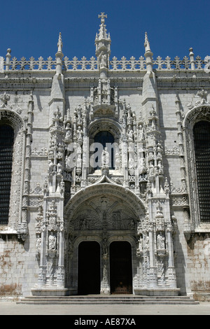 Die aufwendige Detail Südportal an das Hieronymus-Kloster in Lissabon, Portugal. Stockfoto