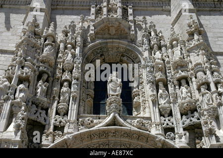 Die aufwendige Detail Südportal an das Hieronymus-Kloster in Lissabon, Portugal. Stockfoto