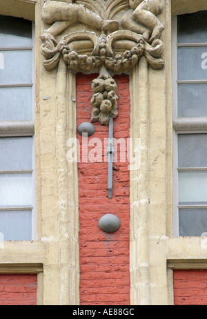 Kanonenkugeln eingebettet in Wand, Lille, Frankreich, Europa aufzubauen. Stockfoto