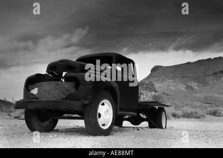 Verfallene Ford LKW in Nevada Geisterstadt Rhyolite abholen Stockfoto