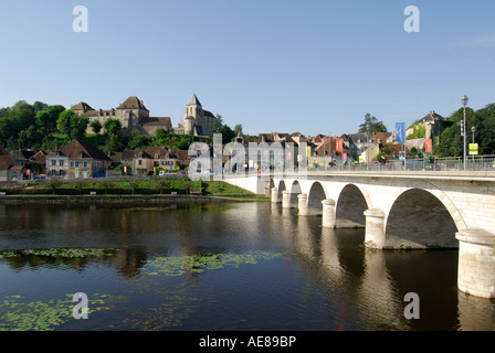 Brücke über den Fluss Creuse, Le Blanc, Indre, Frankreich. Stockfoto