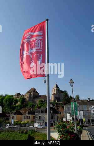 Flagge auf Brücke über Fluss Creuse, Le Blanc, Indre, Frankreich. Stockfoto