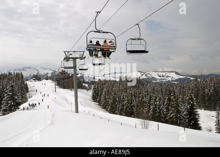 Skilifte und Langlauf Skirouten auf Pleney, Morzine-Avoriaz, Frankreich. Stockfoto