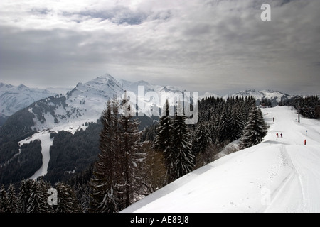 Ein Blick in den französischen Alpen und cross Country Skirouten an Pleney, Morzine, Frankreich. Stockfoto