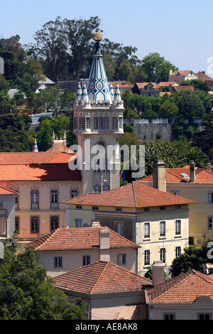 Wir über Sintra Portugal Dächer auf das Rathaus und der Turm in Sintra, Portugal. Stockfoto