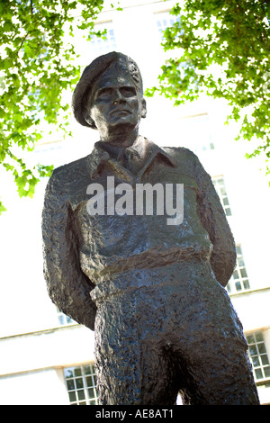 Statue von Field Marshal Viscount Montgomery von Alamein in Whitehall London England Stockfoto