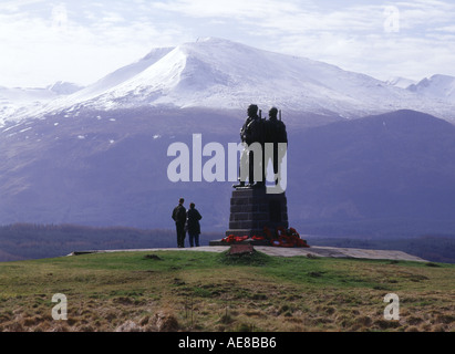 dh SPEAN BRÜCKE INVERNESSSHIRE schottische Hochlandlandschaft Commandos Denkmal und Touristen scotland Commando Memorial Special Forces Weltkrieg zwei Stockfoto