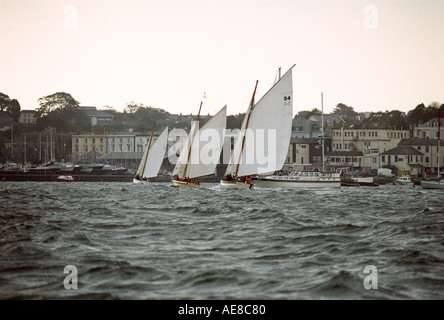 Drei Rennen in den Hafen Cornwall England Großbritannien United Kingdom GB UK U K Falmouth Arbeitsboote Stockfoto