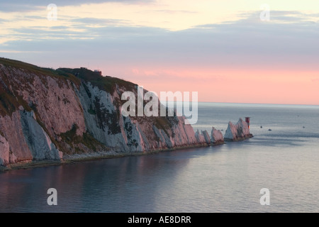 Blick auf die Nadeln, Isle Of Wight bei Sonnenuntergang. Stockfoto