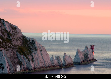 Blick auf die Nadeln, Isle Of Wight bei Sonnenuntergang. Stockfoto