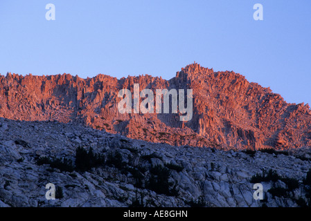 Gipfel über Schatz See in der John Muir Wilderness, Inyo National Forest Sierra Nevada Bergkette, Kalifornien, USA Stockfoto